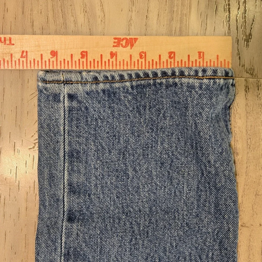 Levis excellent see